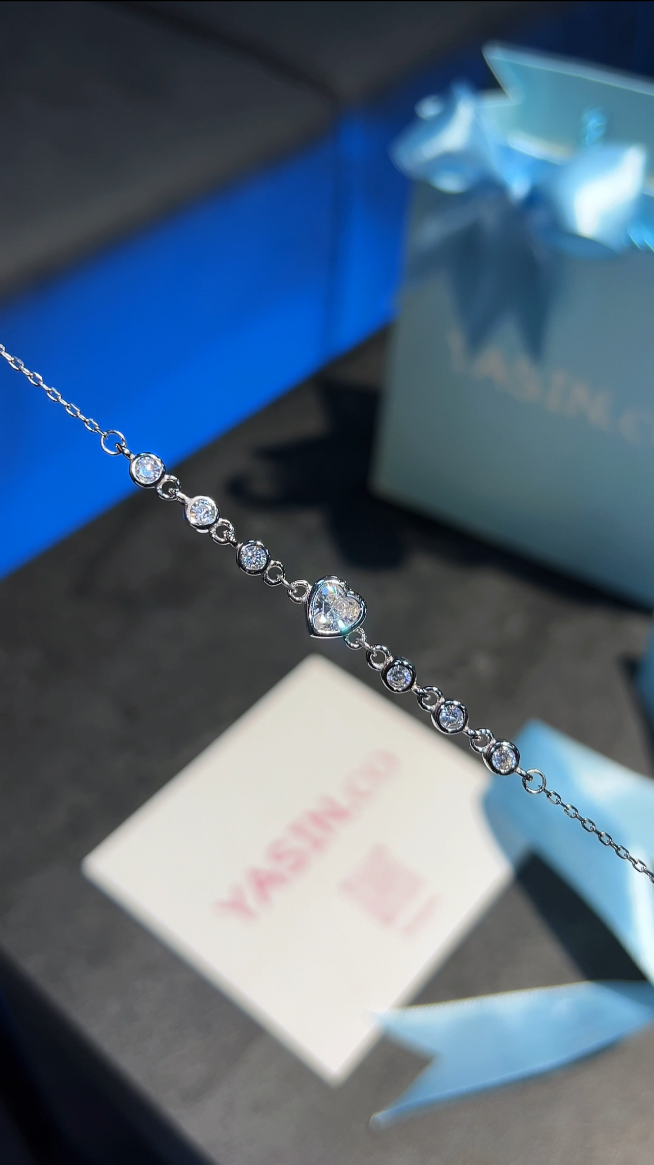 "Sparkling Heart Line" Bracelet – Silver 925 with Zircon A5