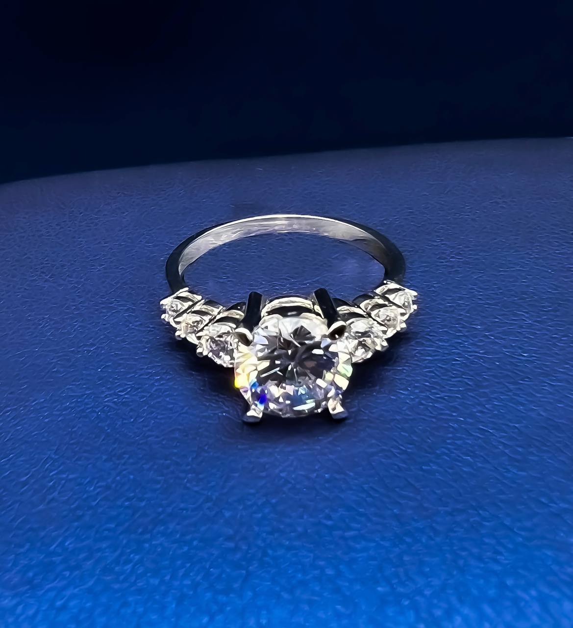 Delicate ring for everyday