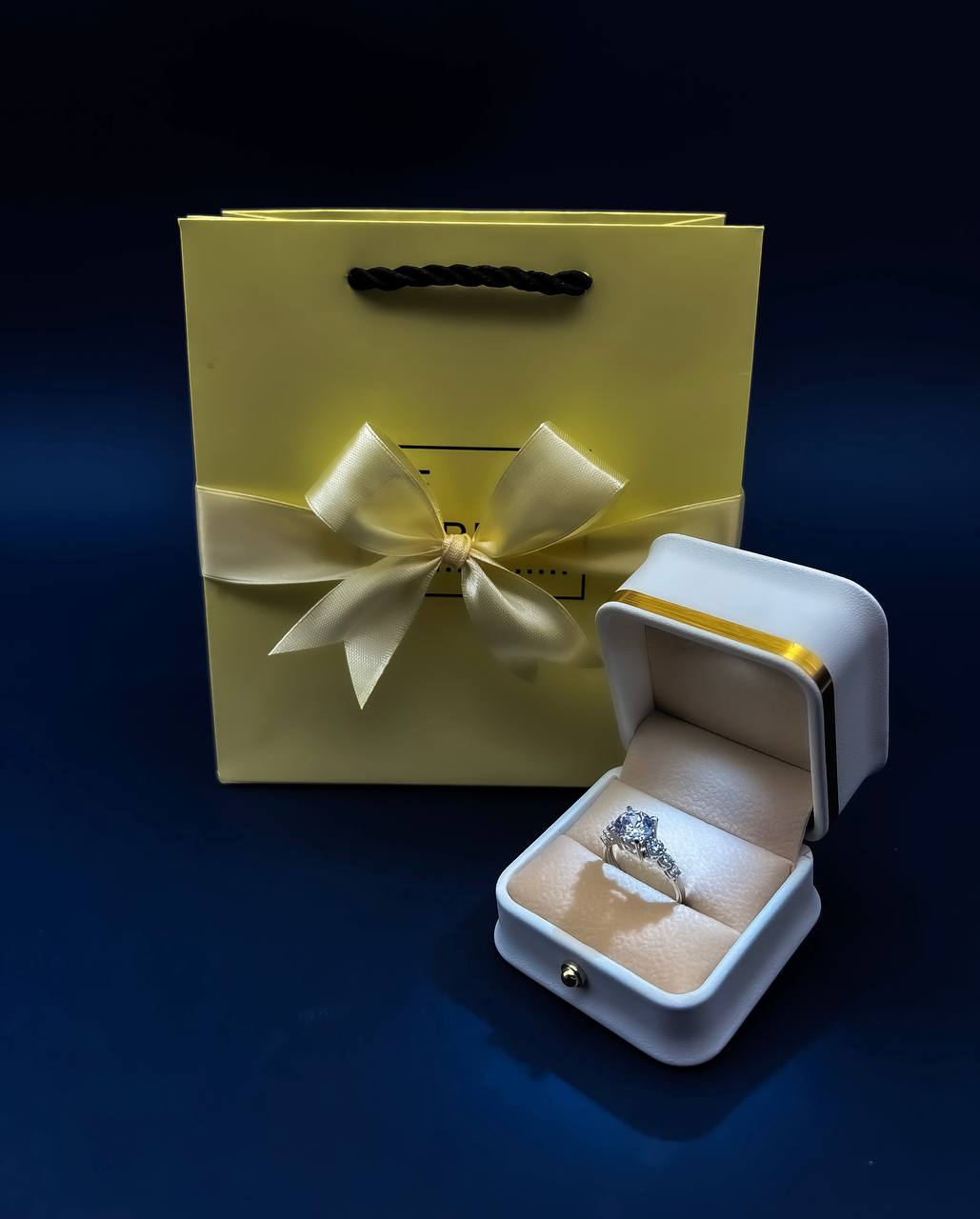 Delicate ring for everyday